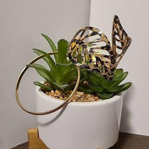 Source Unknown Jewelry - Unbranded Metal Bracelets Lot Small - Medium Wrist Gold Tone‎ Ladies Pre-Owned